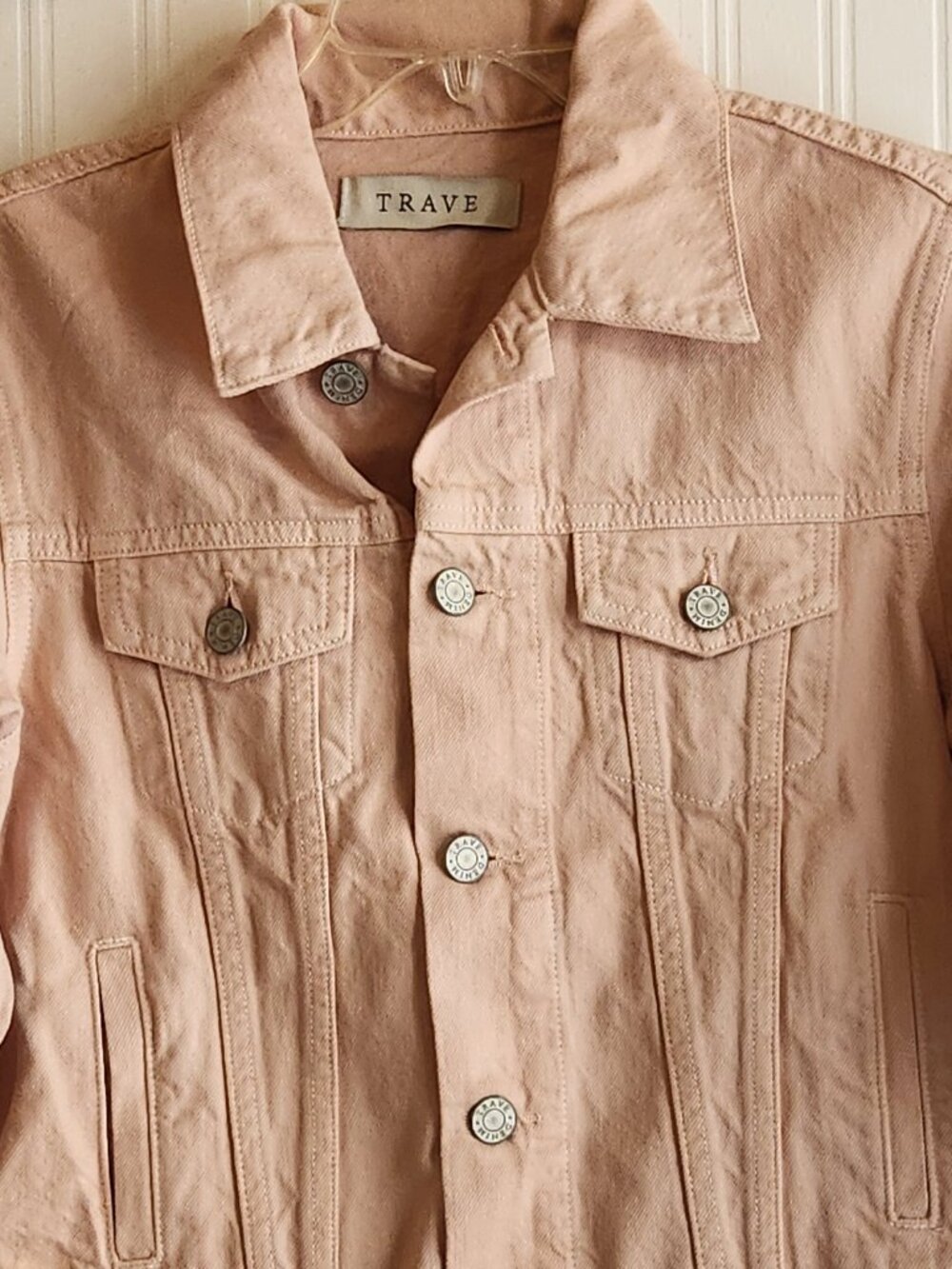 TRAVE Zoey Women's Pink Cropped Jean Jacket - Small - NEW - Picture 2 of 4